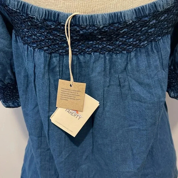 NWT!! Faherty - Presley Embroidered Detail Cotton Chambray Top Dark Indigo Wash - Picture 7 of 9